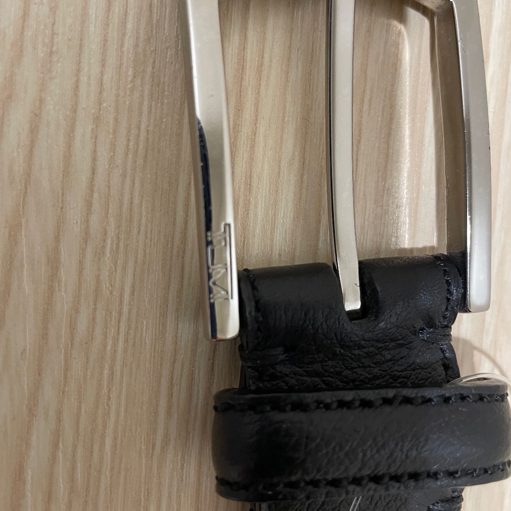 Tumi leather belt 32/80 black leather